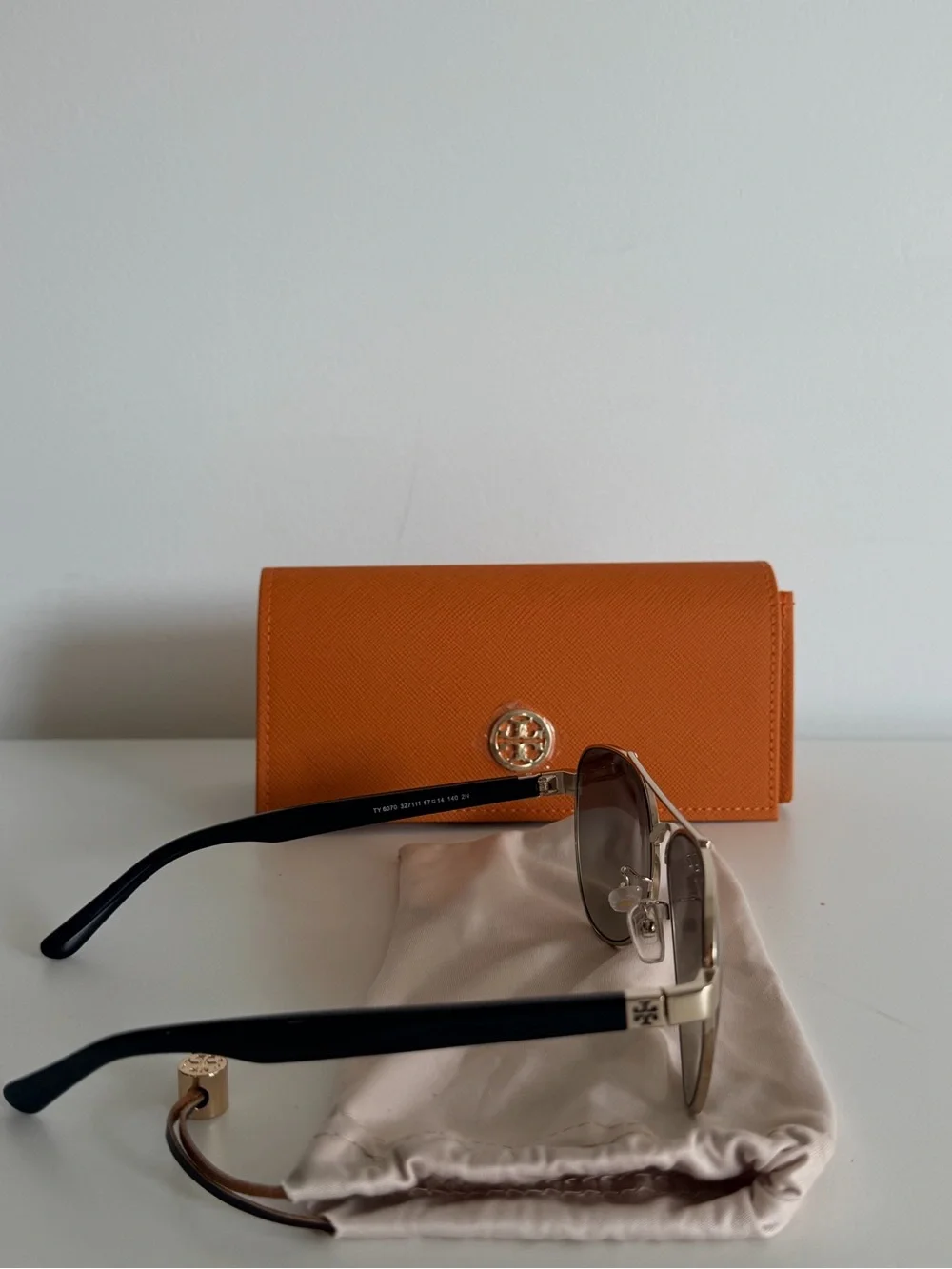 Tory Burch Sunglasses Case with silver Frame Aviator Sunglasses